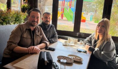 İş insanı Aziz Savaş’a Ünlü Oyuncular OnurBüyüktopçu ve Ebru Çiftçioğlu’ndan Sürpriz Ziyaret