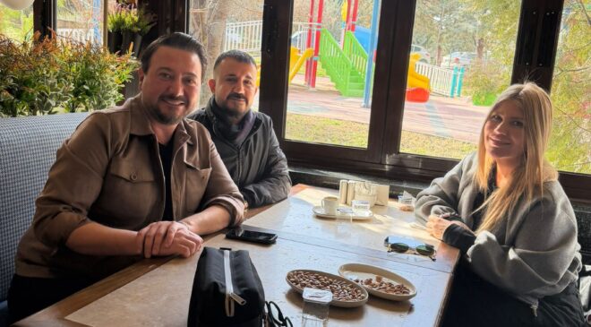 İş insanı Aziz Savaş’a Ünlü Oyuncular OnurBüyüktopçu ve Ebru Çiftçioğlu’ndan Sürpriz Ziyaret